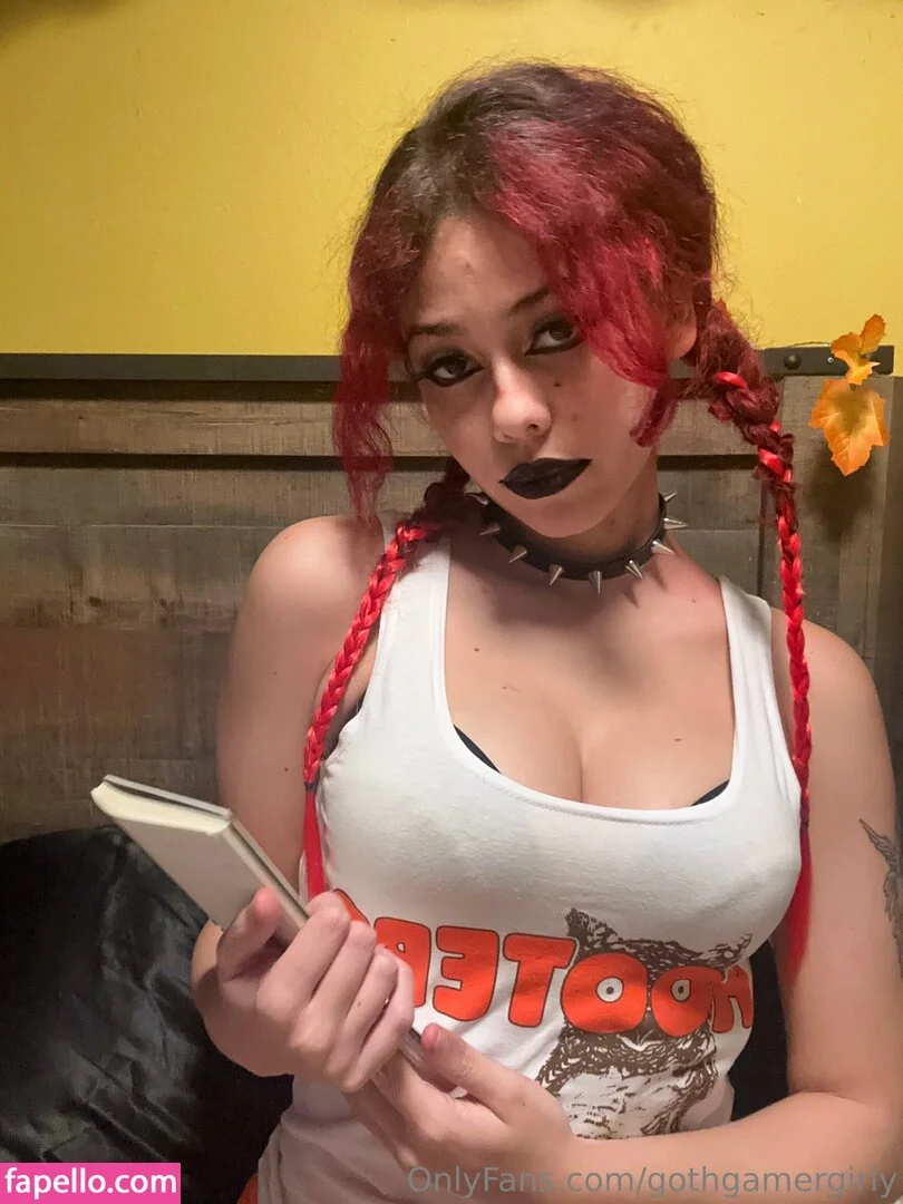 gothgamergirly / thegothmuse Onlyfans Photo Gallery 