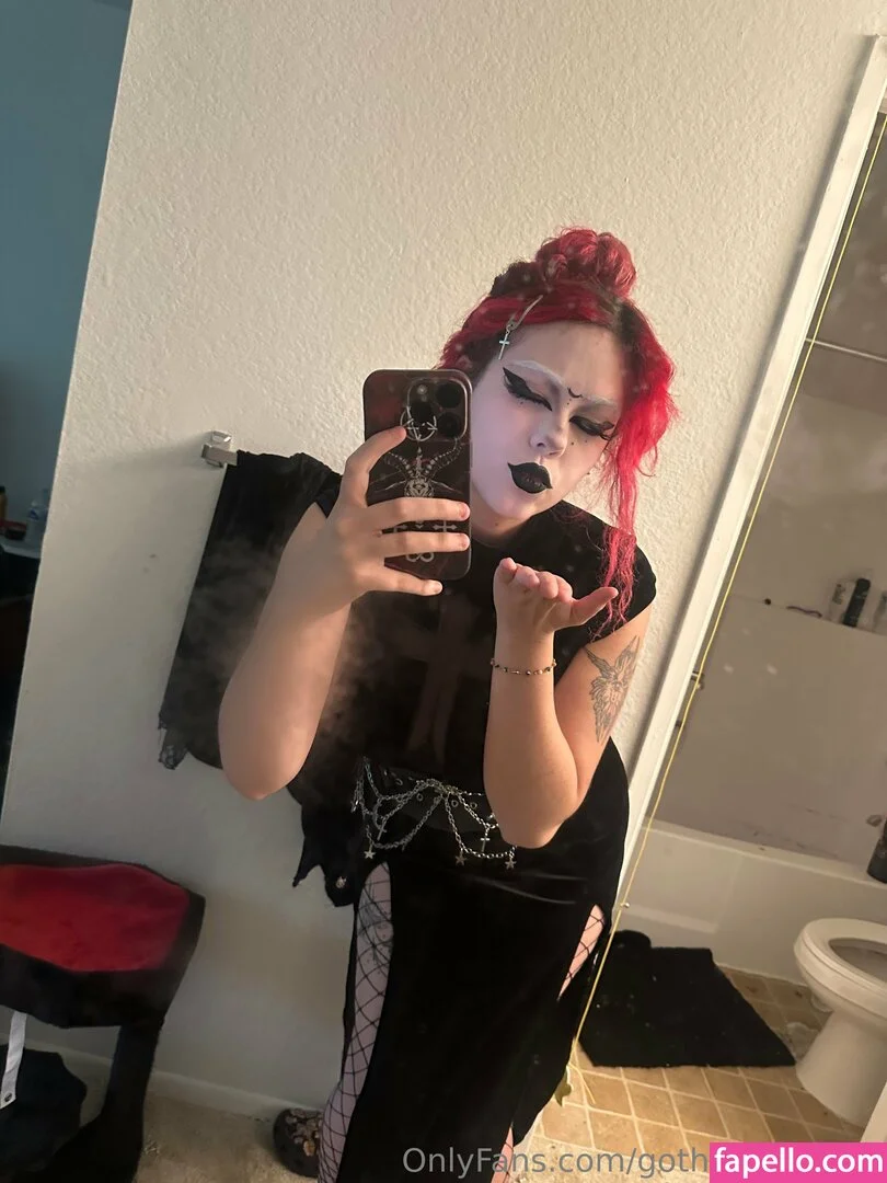 gothgamergirly / thegothmuse Onlyfans Photo Gallery 