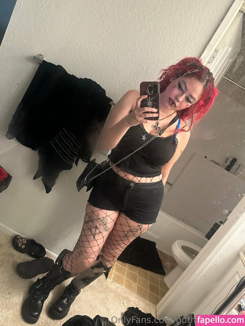 gothgamergirly / thegothmuse Onlyfans Photo Gallery 