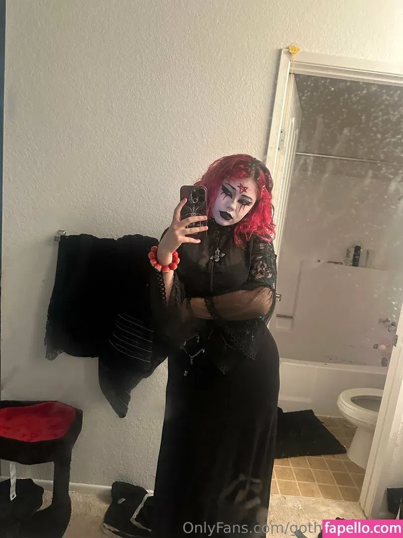 gothgamergirly / thegothmuse Onlyfans Photo Gallery 