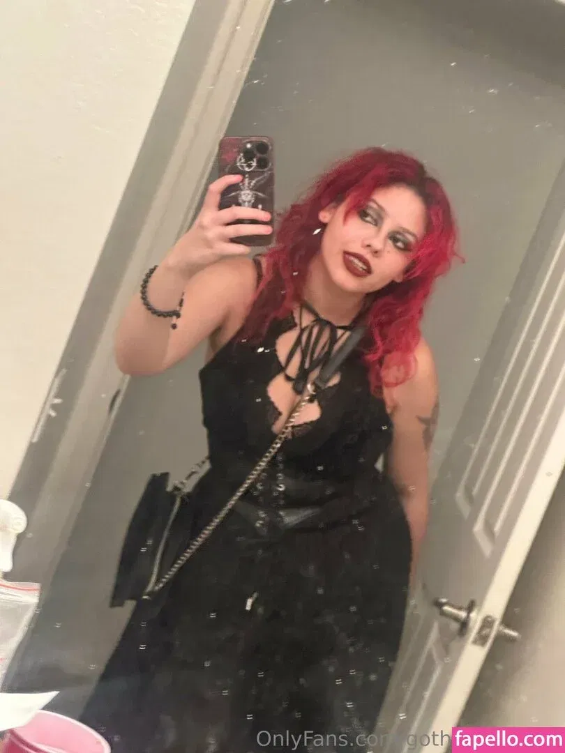gothgamergirly / thegothmuse Onlyfans Photo Gallery 