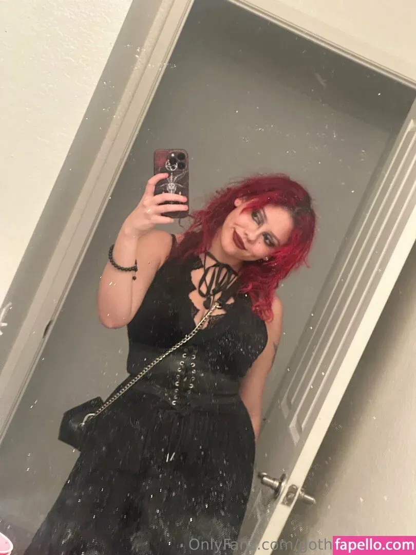 gothgamergirly / thegothmuse Onlyfans Photo Gallery 