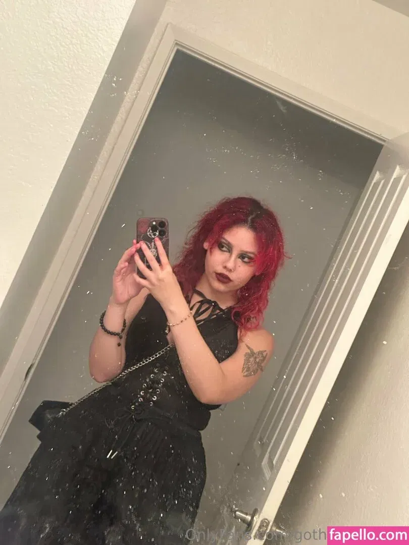 gothgamergirly / thegothmuse Onlyfans Photo Gallery 