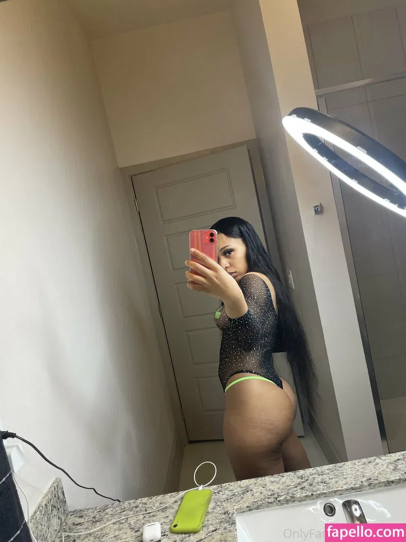 vixenkayb / vvkayb Onlyfans Photo Gallery 