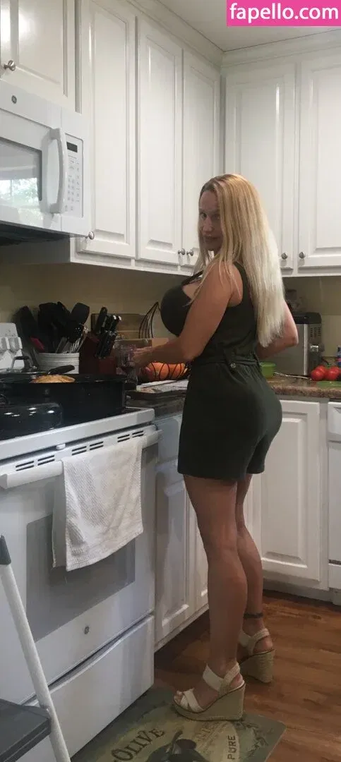 Billi Bardot / Holly Hale / billi_bardot / https: Onlyfans Photo Gallery 