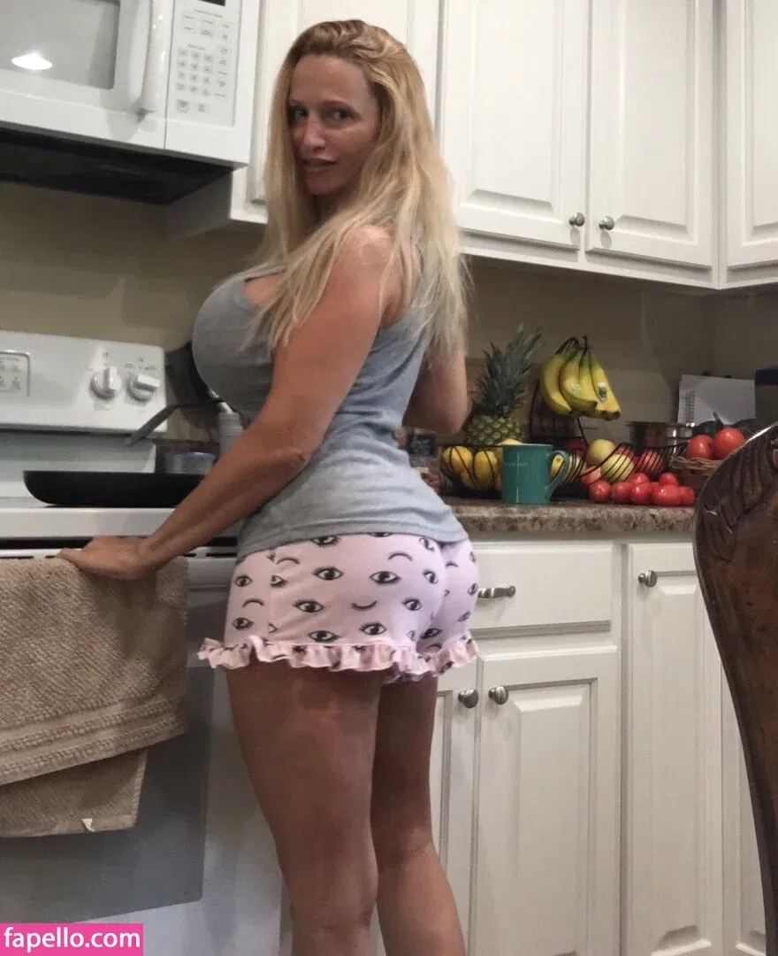 Billi Bardot / Holly Hale / billi_bardot / https: Onlyfans Photo Gallery 