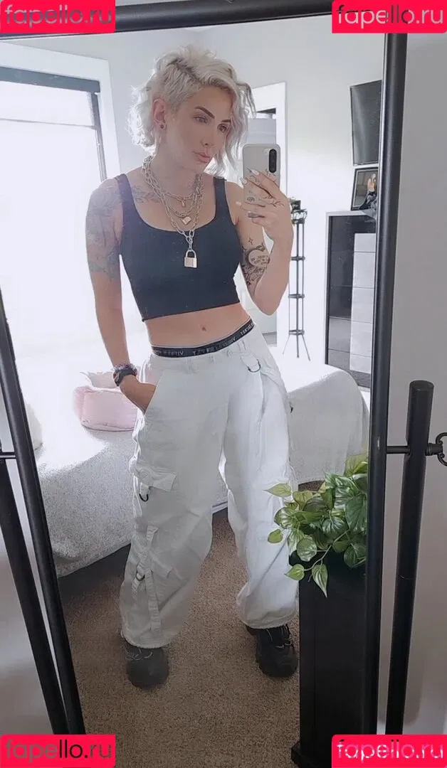 Addie Nicole Amick / Halocene / addienicoleamick Onlyfans Photo Gallery 