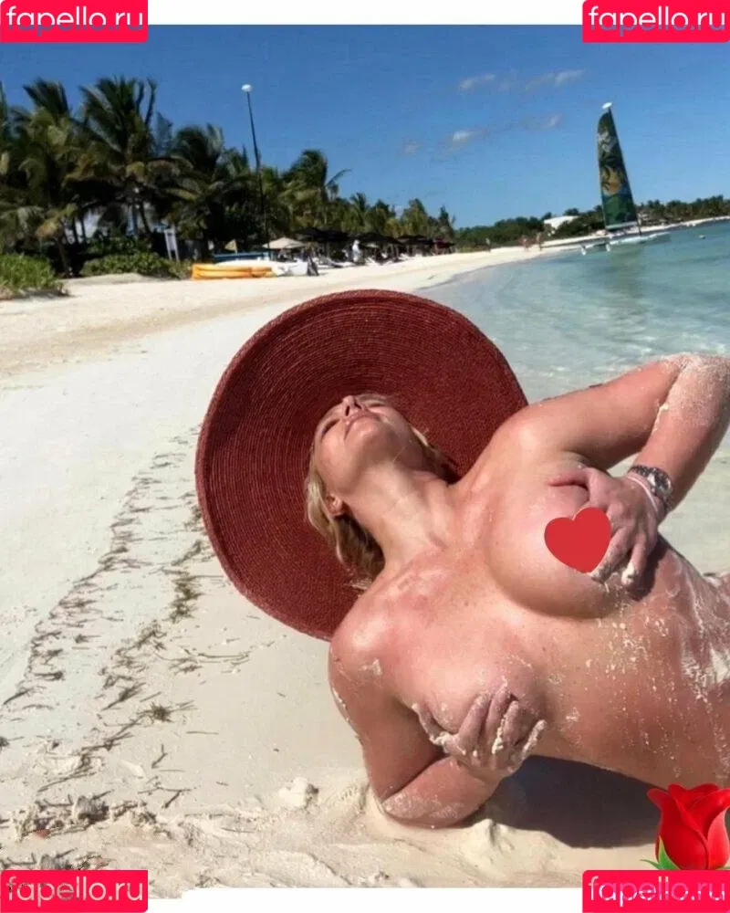 Britney Spears / britneyspears / xoxobritneyj Onlyfans Photo Gallery 