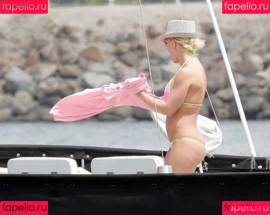 Britney Spears / britneyspears / xoxobritneyj Onlyfans Photo Gallery 