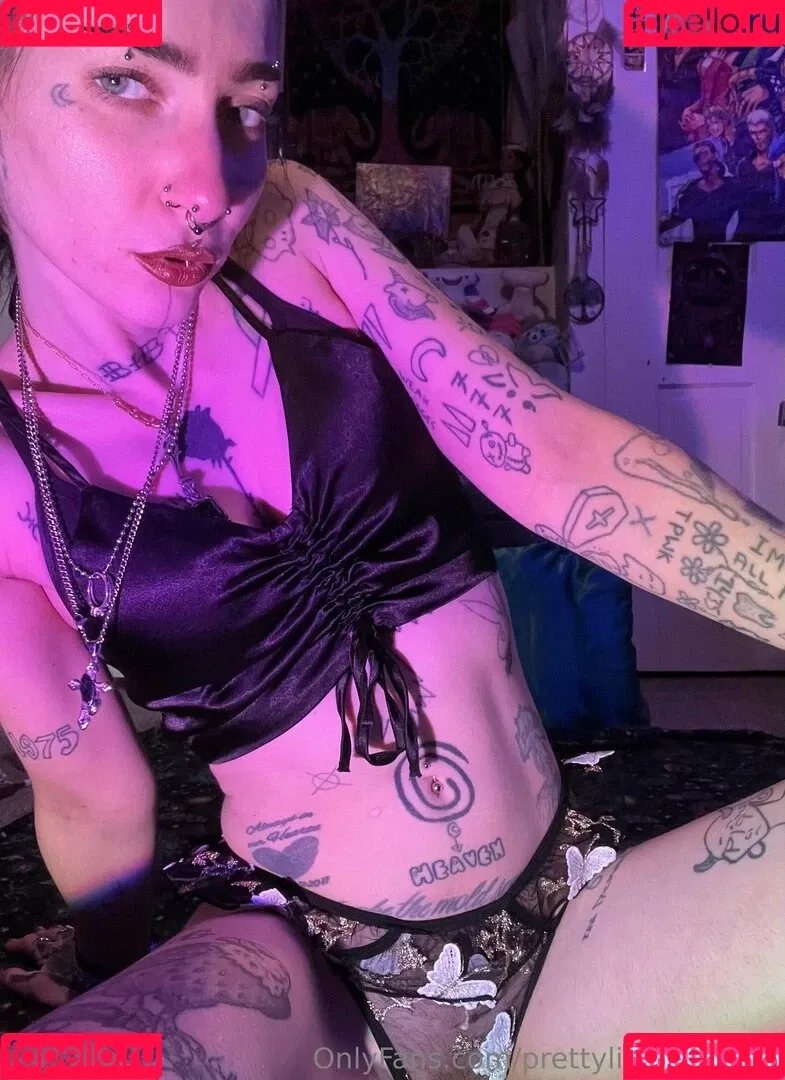 pre.ttylil13 / prettylittlefreak13 Onlyfans Photo Gallery 