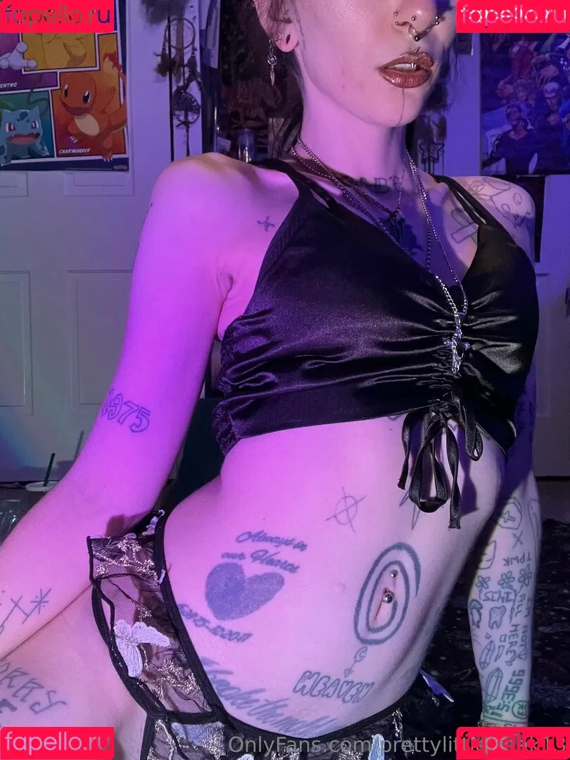 pre.ttylil13 / prettylittlefreak13 Onlyfans Photo Gallery 