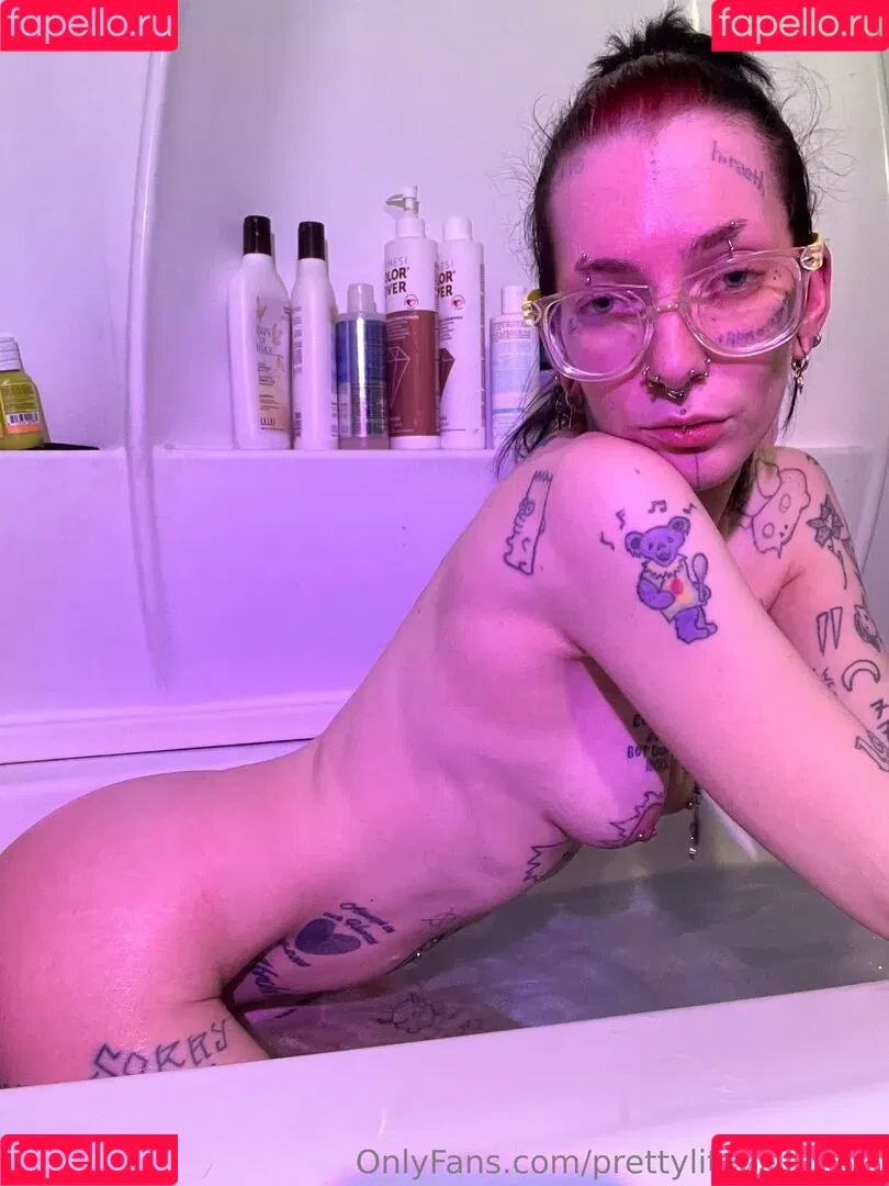 pre.ttylil13 / prettylittlefreak13 Onlyfans Photo Gallery 