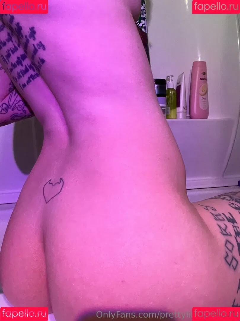 pre.ttylil13 / prettylittlefreak13 Onlyfans Photo Gallery 