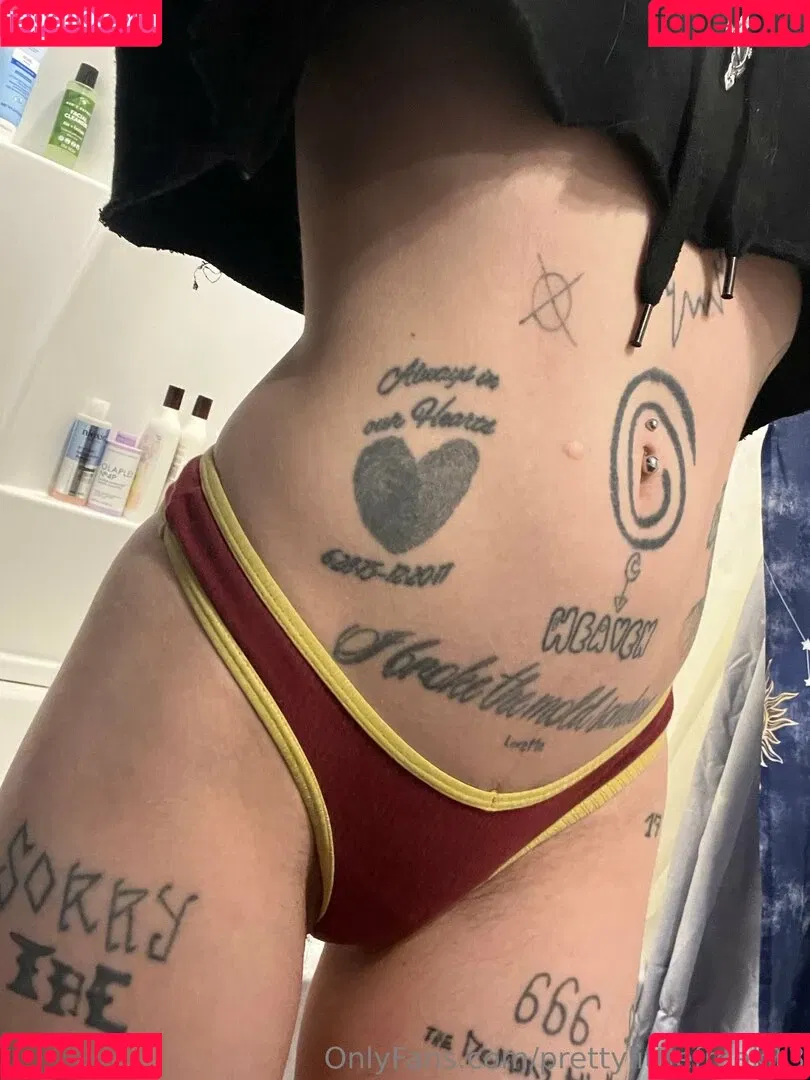 pre.ttylil13 / prettylittlefreak13 Onlyfans Photo Gallery 