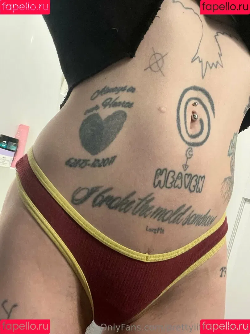 pre.ttylil13 / prettylittlefreak13 Onlyfans Photo Gallery 