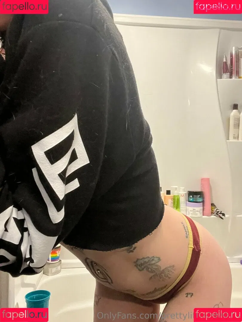pre.ttylil13 / prettylittlefreak13 Onlyfans Photo Gallery 