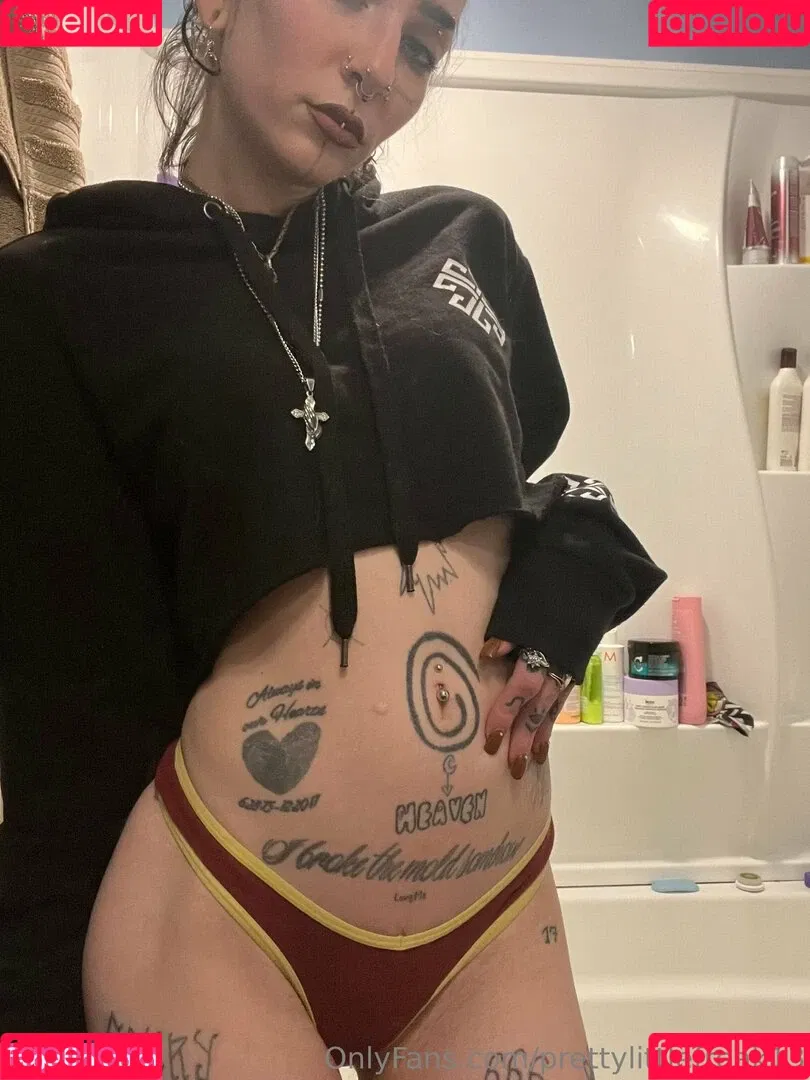 pre.ttylil13 / prettylittlefreak13 Onlyfans Photo Gallery 
