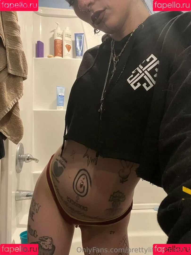 pre.ttylil13 / prettylittlefreak13 Onlyfans Photo Gallery 