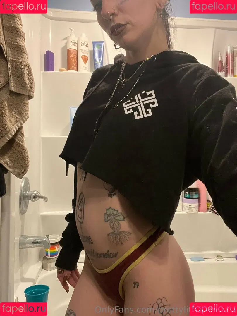 pre.ttylil13 / prettylittlefreak13 Onlyfans Photo Gallery 