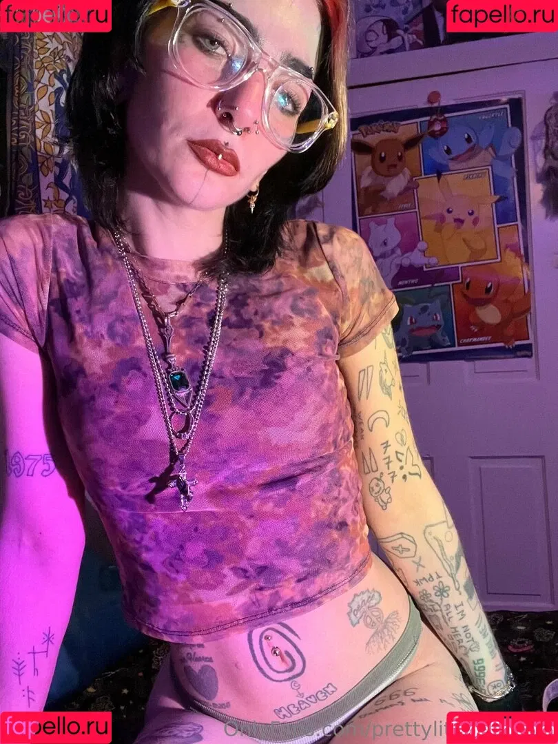 pre.ttylil13 / prettylittlefreak13 Onlyfans Photo Gallery 