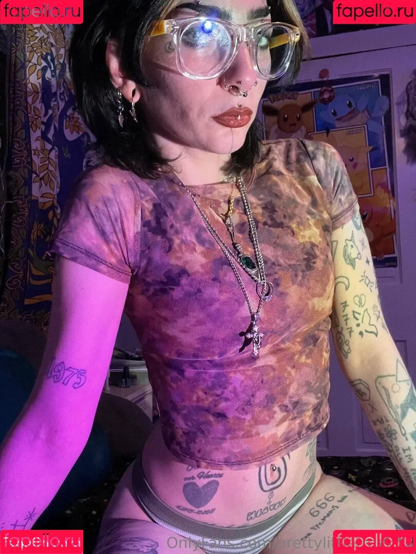 pre.ttylil13 / prettylittlefreak13 Onlyfans Photo Gallery 