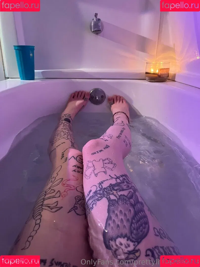 pre.ttylil13 / prettylittlefreak13 Onlyfans Photo Gallery 