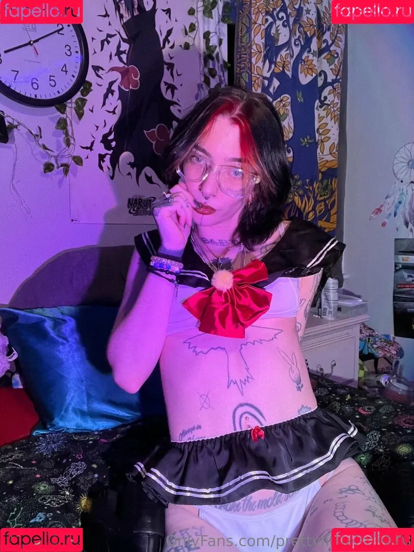 pre.ttylil13 / prettylittlefreak13 Onlyfans Photo Gallery 