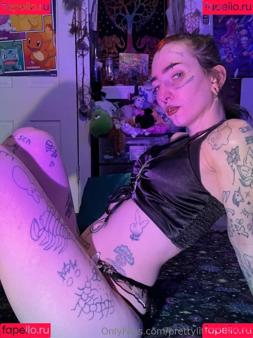 pre.ttylil13 / prettylittlefreak13 Onlyfans Photo Gallery 
