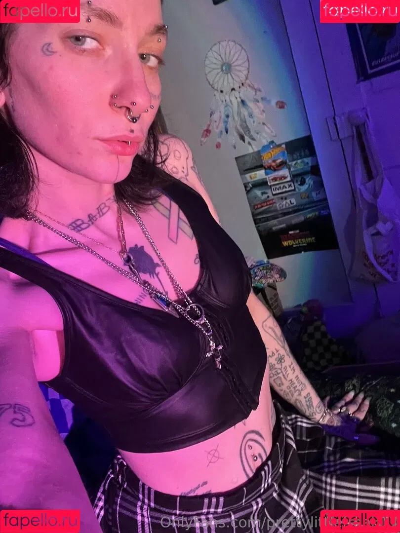 pre.ttylil13 / prettylittlefreak13 Onlyfans Photo Gallery 