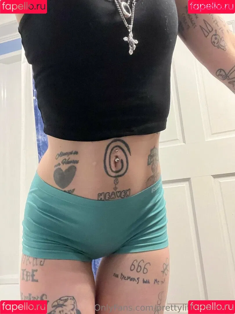 pre.ttylil13 / prettylittlefreak13 Onlyfans Photo Gallery 