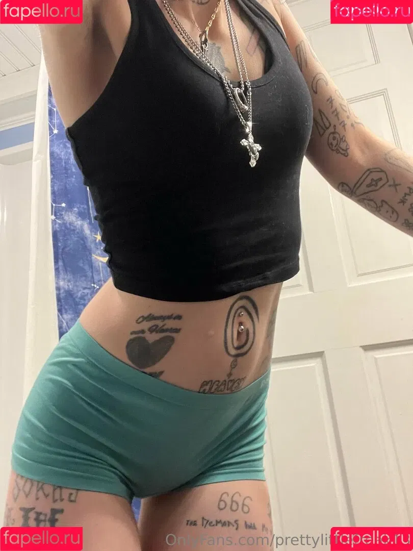 pre.ttylil13 / prettylittlefreak13 Onlyfans Photo Gallery 