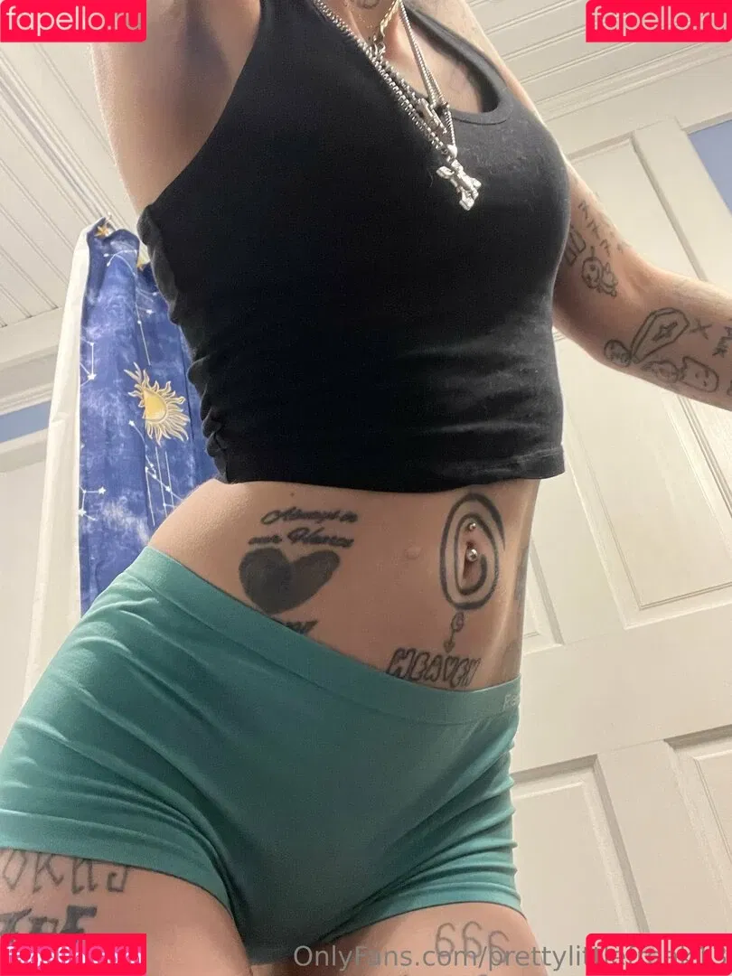 pre.ttylil13 / prettylittlefreak13 Onlyfans Photo Gallery 