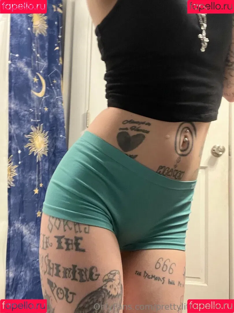 pre.ttylil13 / prettylittlefreak13 Onlyfans Photo Gallery 