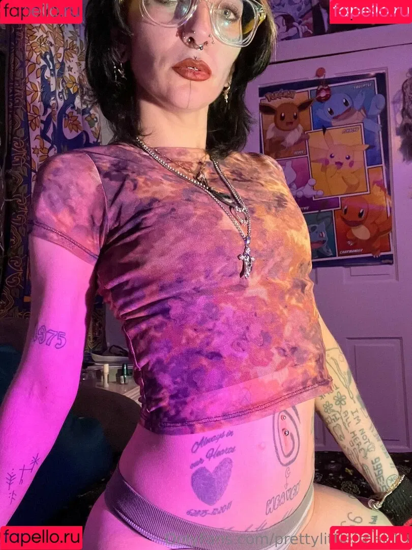 pre.ttylil13 / prettylittlefreak13 Onlyfans Photo Gallery 