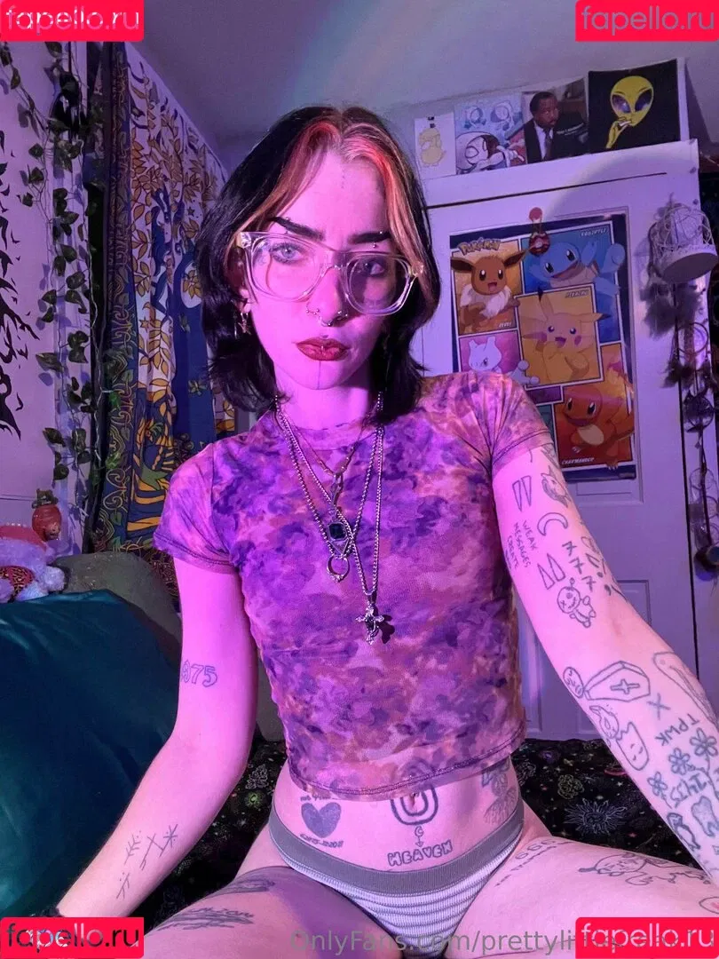 pre.ttylil13 / prettylittlefreak13 Onlyfans Photo Gallery 