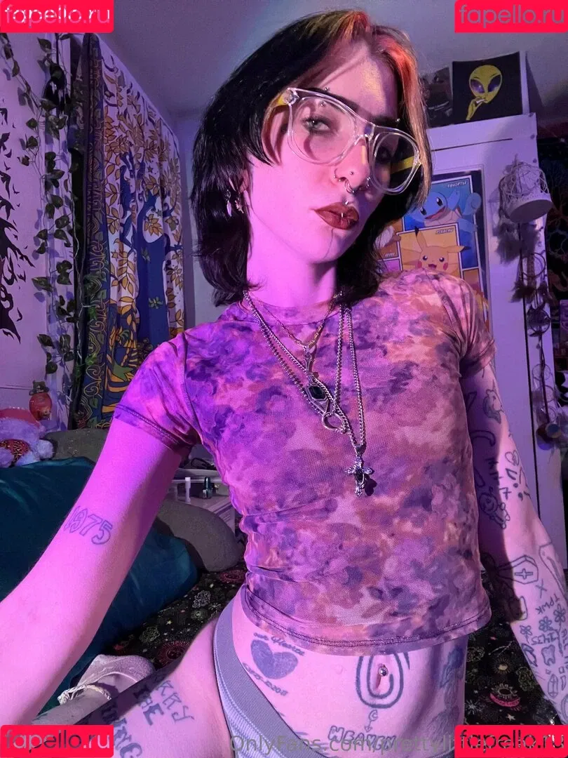 pre.ttylil13 / prettylittlefreak13 Onlyfans Photo Gallery 