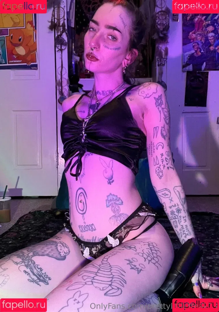 pre.ttylil13 / prettylittlefreak13 Onlyfans Photo Gallery 
