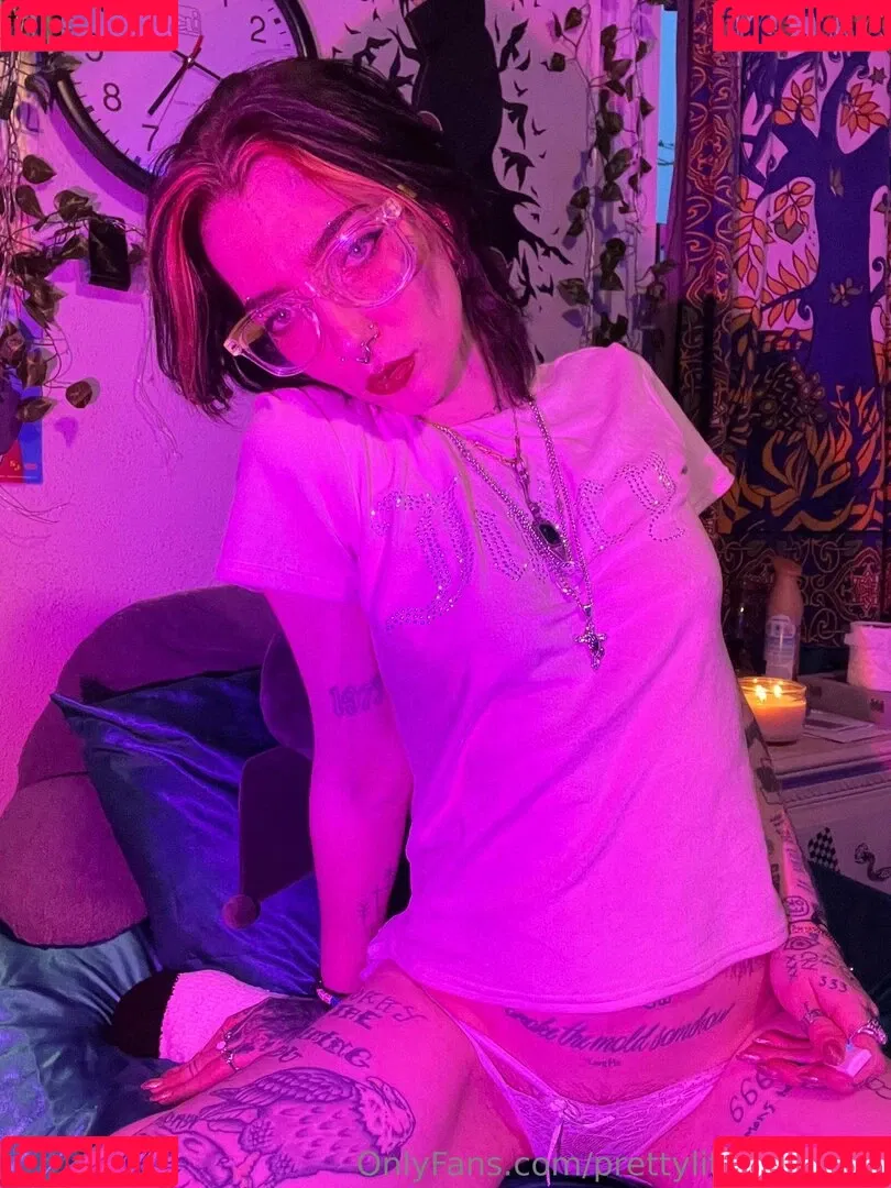 pre.ttylil13 / prettylittlefreak13 Onlyfans Photo Gallery 