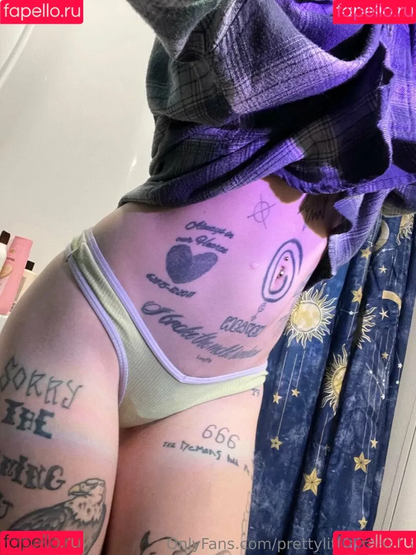 pre.ttylil13 / prettylittlefreak13 Onlyfans Photo Gallery 