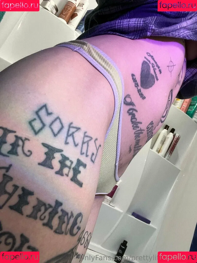 pre.ttylil13 / prettylittlefreak13 Onlyfans Photo Gallery 