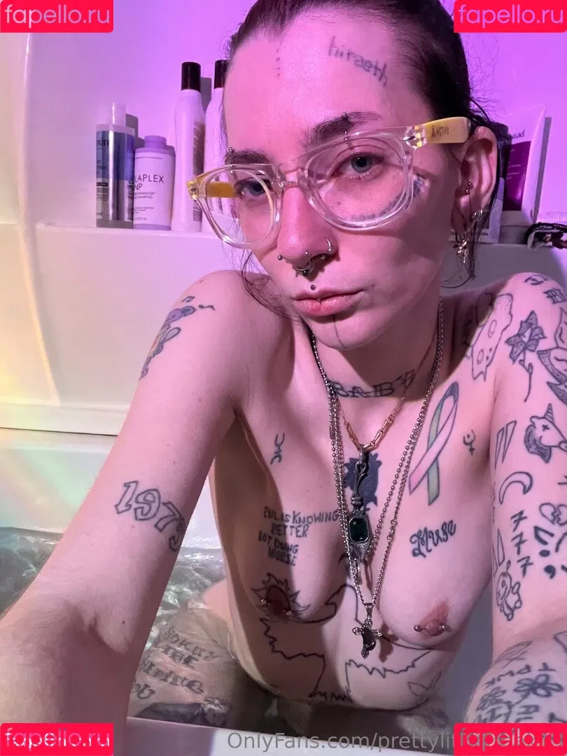 pre.ttylil13 / prettylittlefreak13 Onlyfans Photo Gallery 