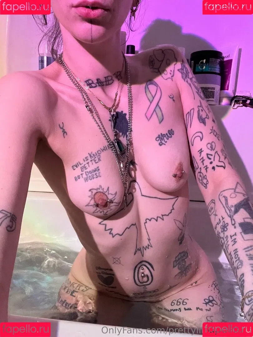 pre.ttylil13 / prettylittlefreak13 Onlyfans Photo Gallery 