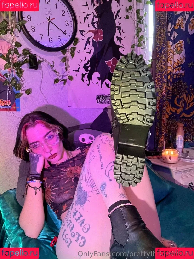 pre.ttylil13 / prettylittlefreak13 Onlyfans Photo Gallery 