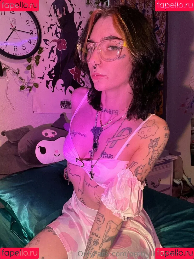 pre.ttylil13 / prettylittlefreak13 Onlyfans Photo Gallery 
