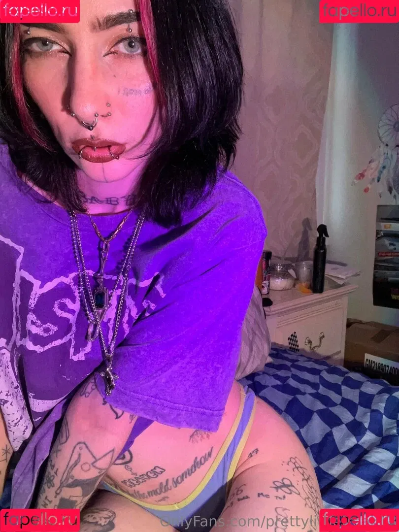 pre.ttylil13 / prettylittlefreak13 Onlyfans Photo Gallery 