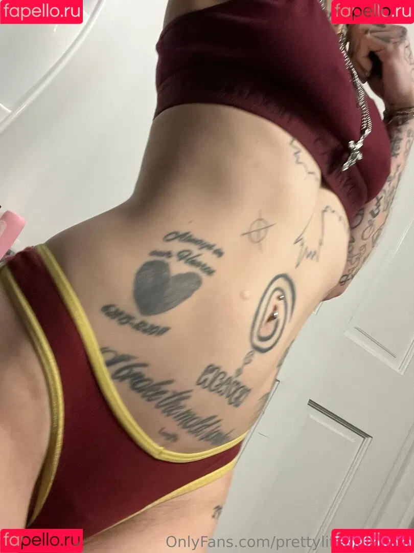 pre.ttylil13 / prettylittlefreak13 Onlyfans Photo Gallery 
