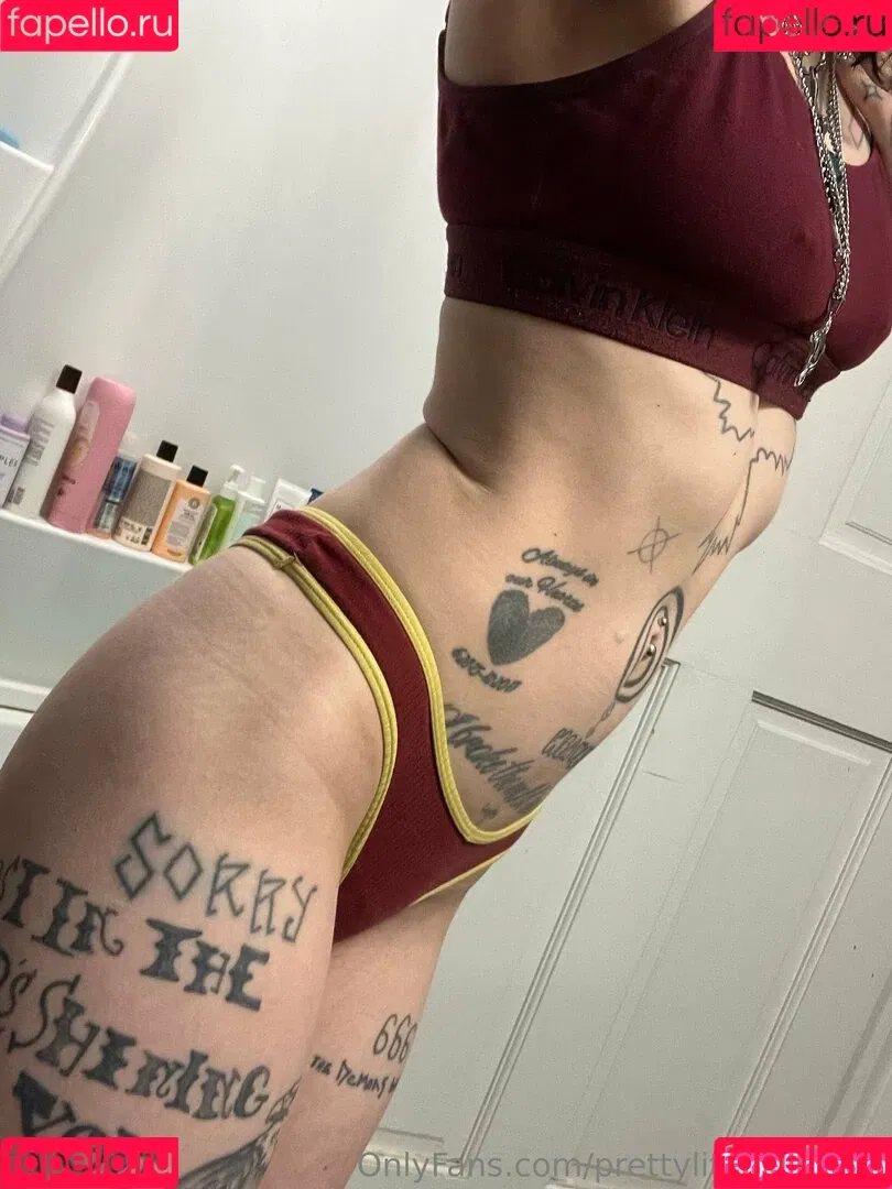 pre.ttylil13 / prettylittlefreak13 Onlyfans Photo Gallery 