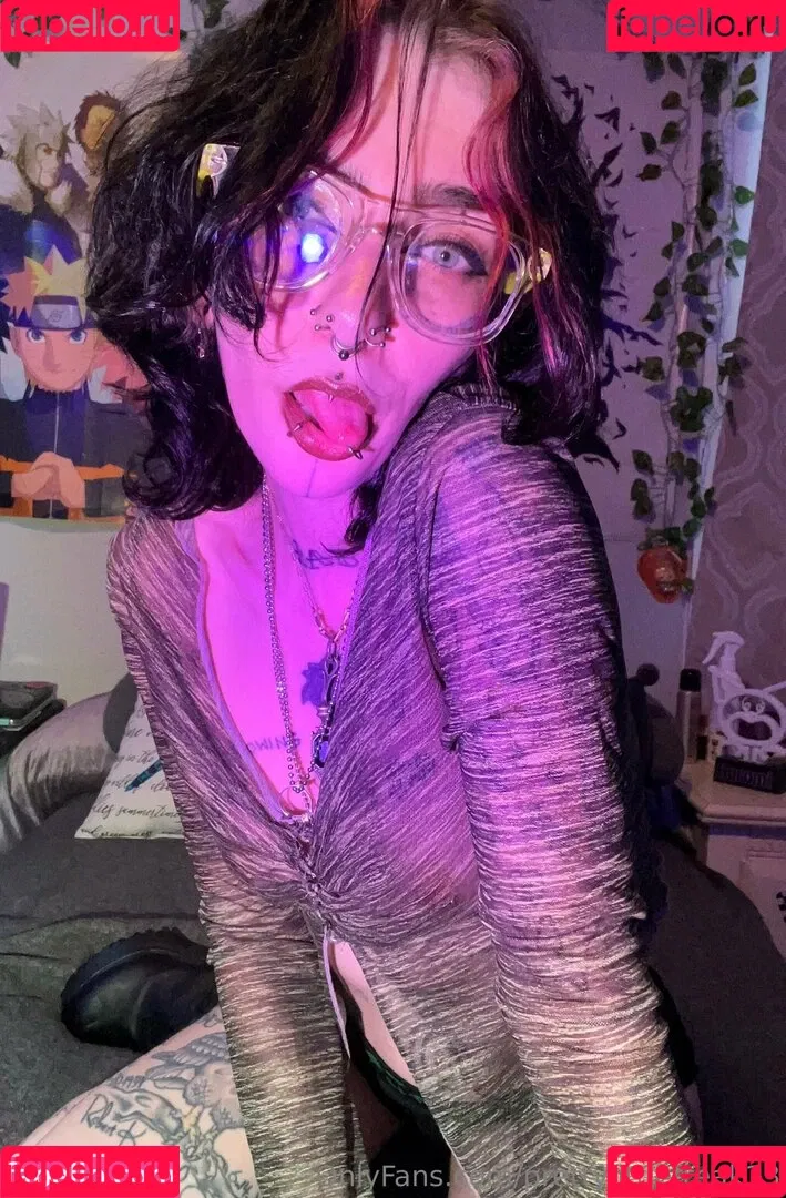pre.ttylil13 / prettylittlefreak13 Onlyfans Photo Gallery 
