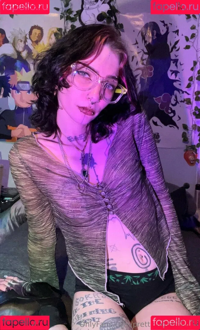 pre.ttylil13 / prettylittlefreak13 Onlyfans Photo Gallery 