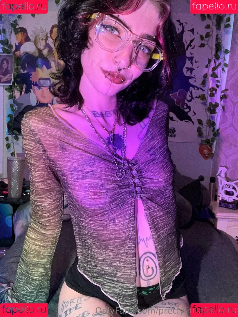 pre.ttylil13 / prettylittlefreak13 Onlyfans Photo Gallery 